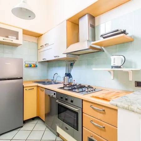 Chiaia Relax On Pedastrian Area