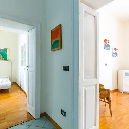 Chiaia Relax On Pedastrian Area *