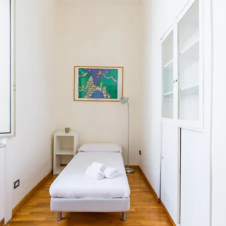 Chiaia Relax On Pedastrian Area