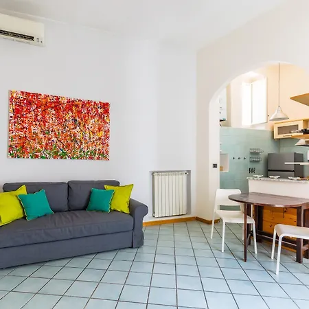 Chiaia Relax On Pedastrian Area Νάπολη