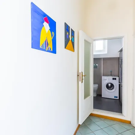 Chiaia Relax On Pedastrian Area